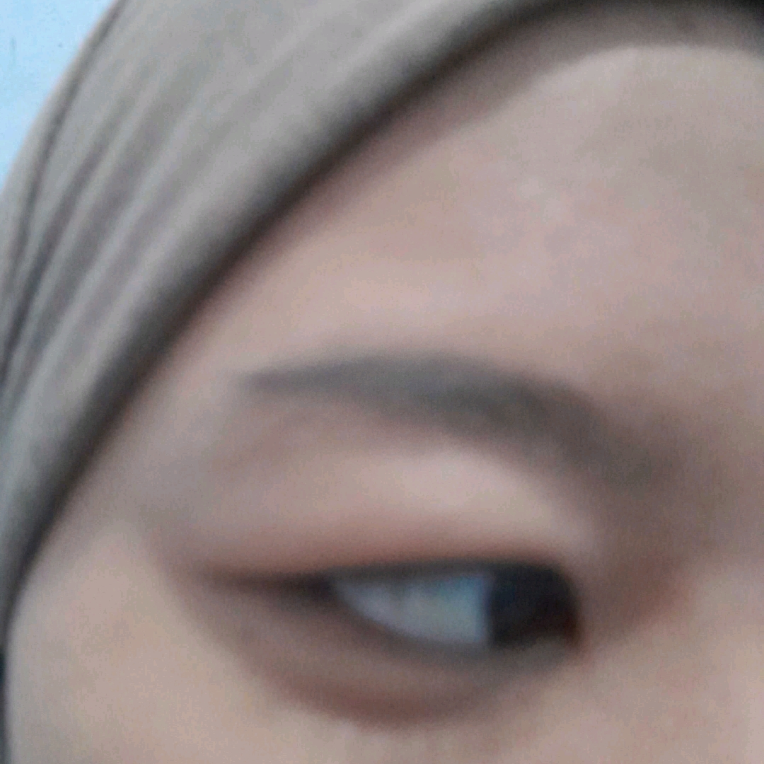 Natural Look Eyebrow Matic - Medium Brown imgfdn-97c475f7-e088-46ac-a52f-96e85a6baf86