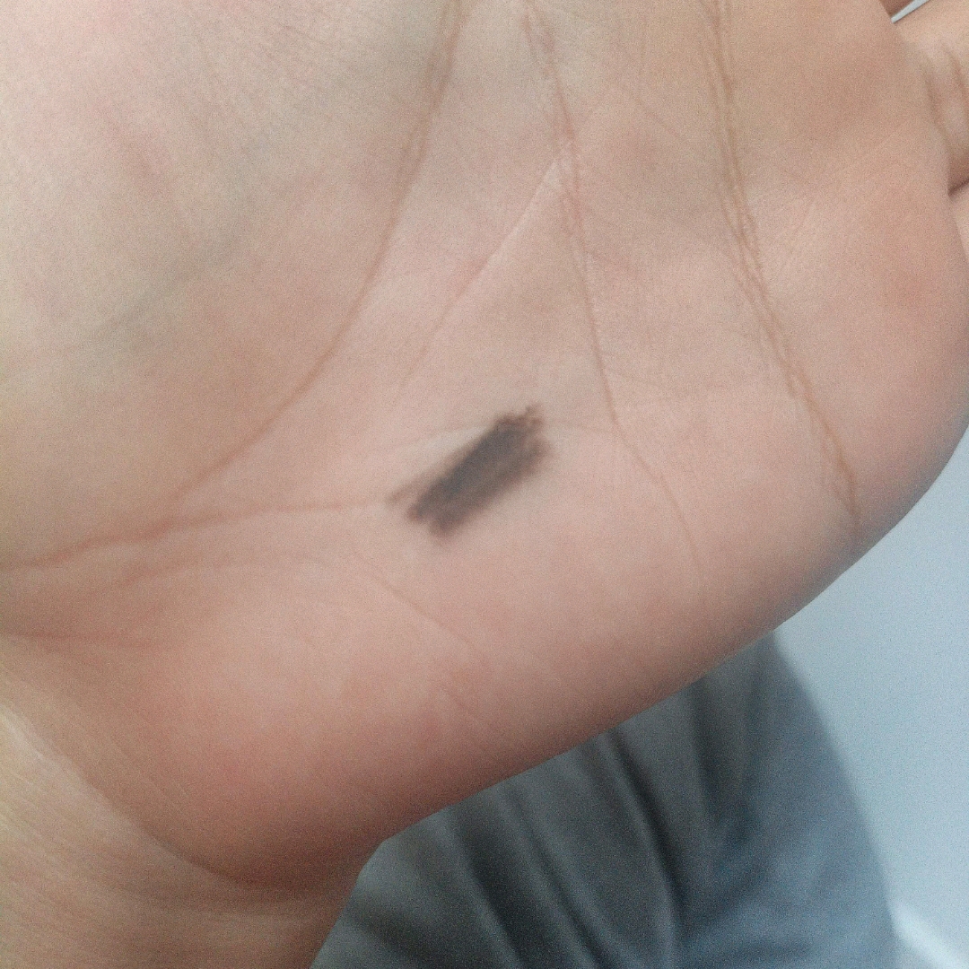 Single Eyebrow Pencil - Dark Brown imgfdn-2c3dad09-0c0f-49d3-a2e8-dccdd55d6a8c