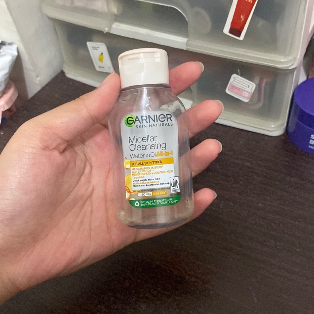 Micellar Oil-Infused Cleansing Water imgfdn-40f3f4c8-5353-4259-b349-aabeb99fa487