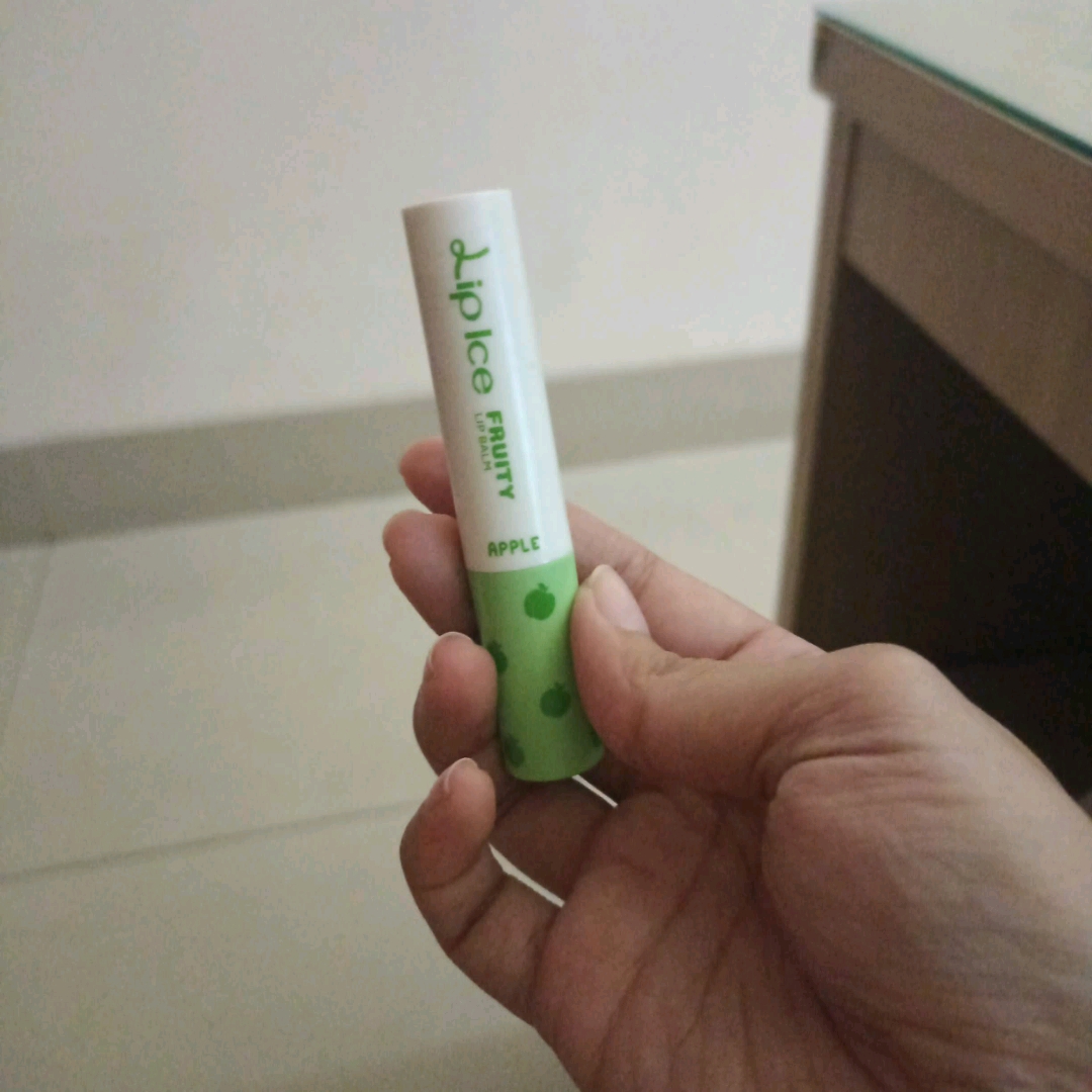 Fruity Lip Balm - Apple imgfdn-185bb2a3-6d8e-436e-b106-2790827f3685