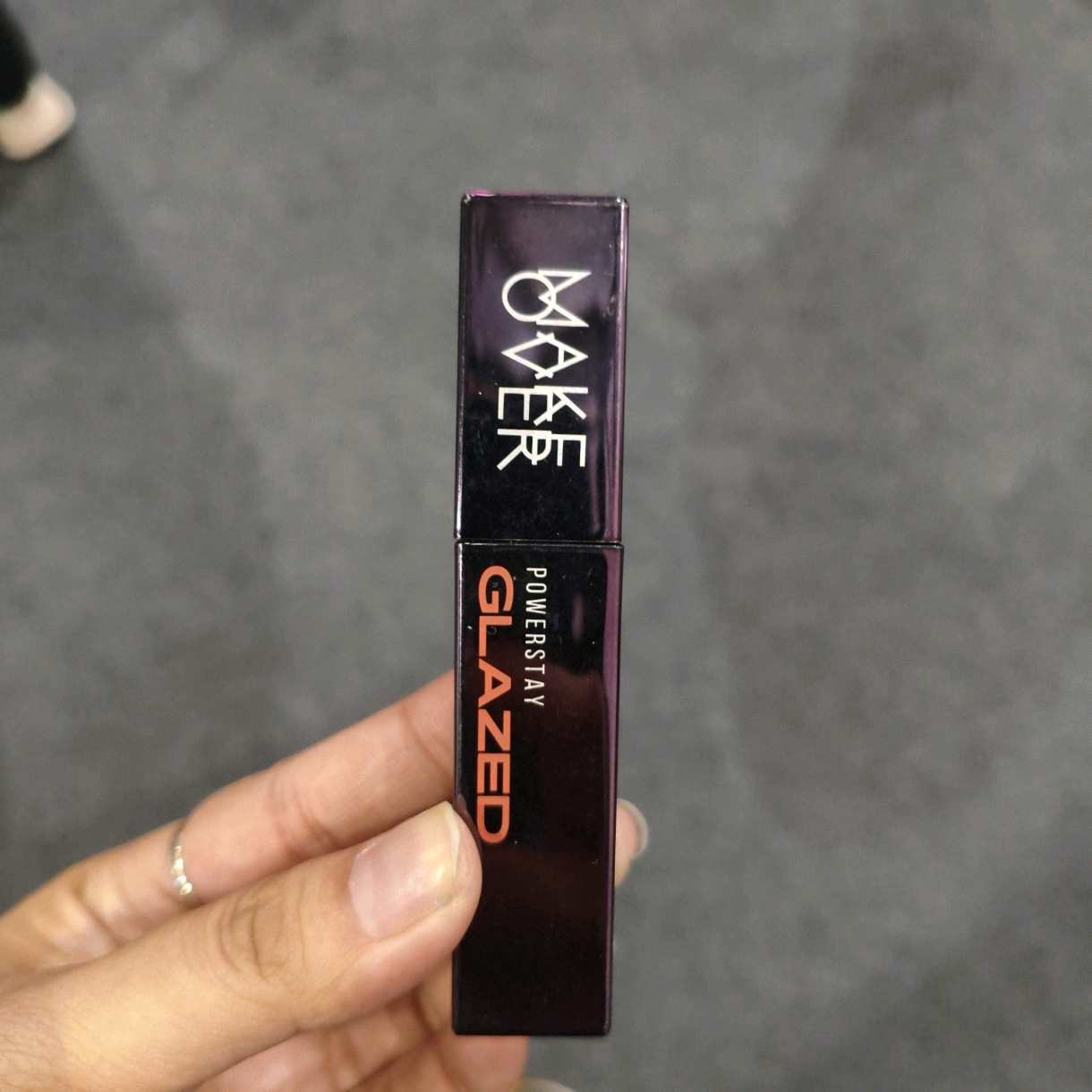 Powerstay Glazed Lock Lip Pigment - D04 IYKYK imgfdn-789166fa-45c5-4594-91d9-d46e30ffd36b