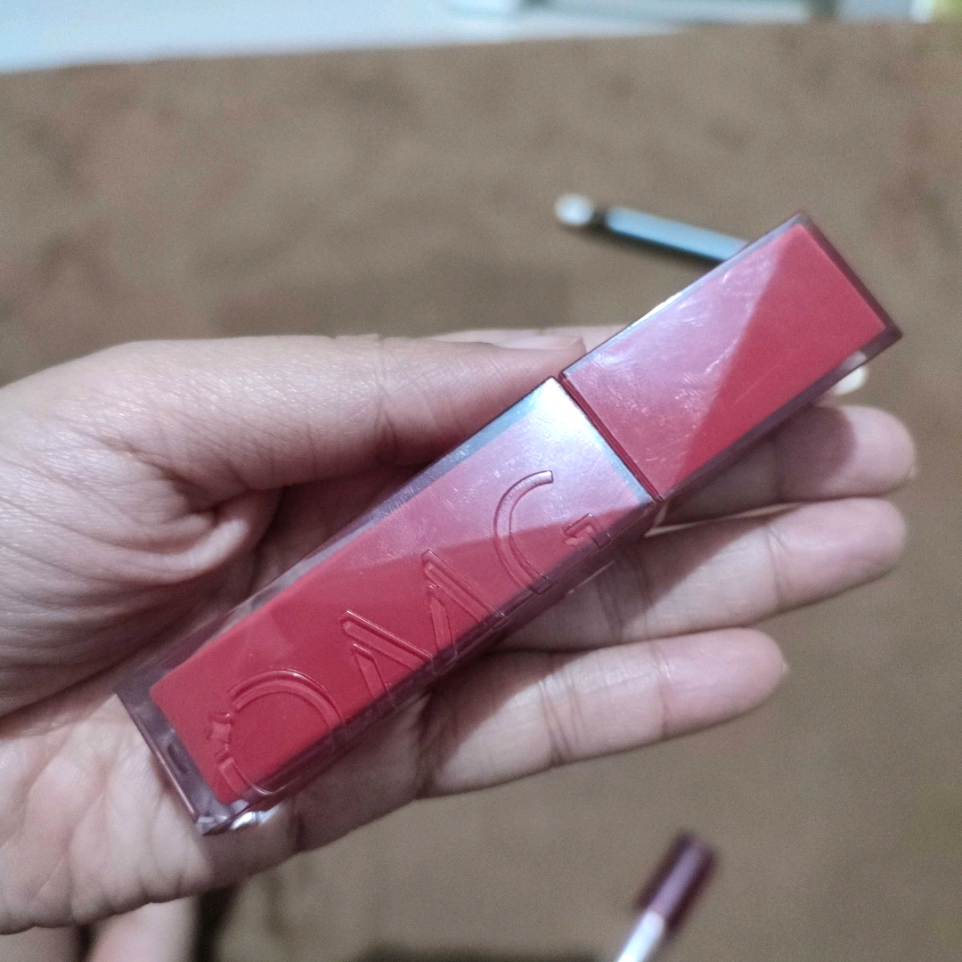 Colorlast Lip Vinyl - 03 Diva imgfdn-34544f44-36f7-440d-9844-51da780152b1