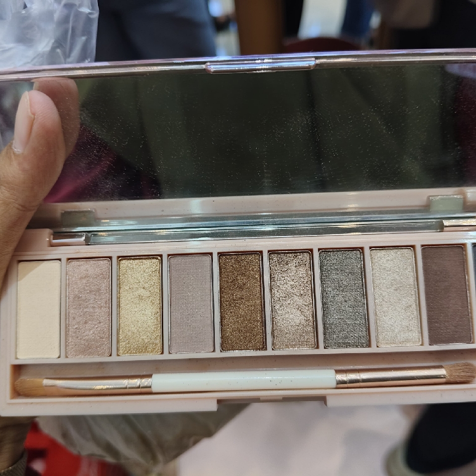 Spotlight Chromatic Eye Palette imgfdn-73f468eb-9a61-4215-b928-21df9f1732b3