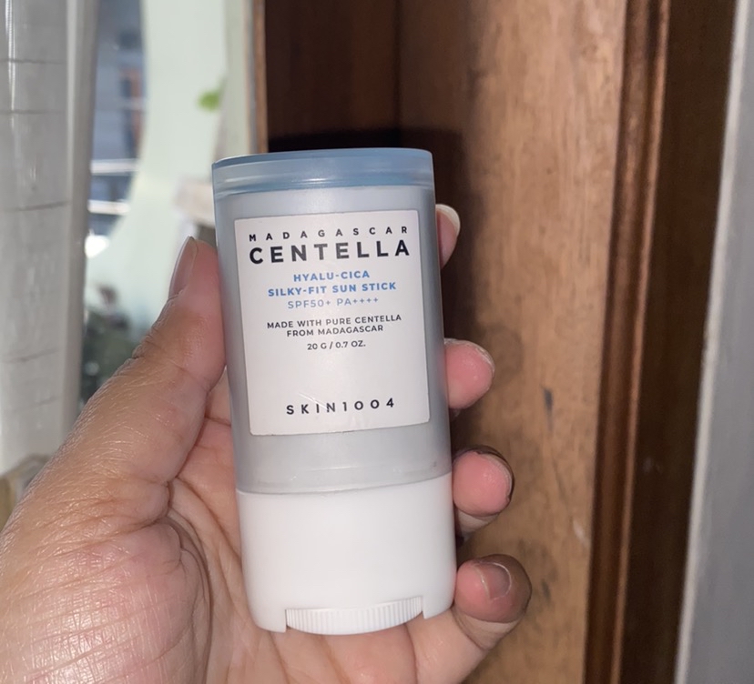 Hyalu Cica Silky Fit Sun Stick imgfdn-55d27a7f-e0bb-47c1-b8ca-0d4afa7ce06d