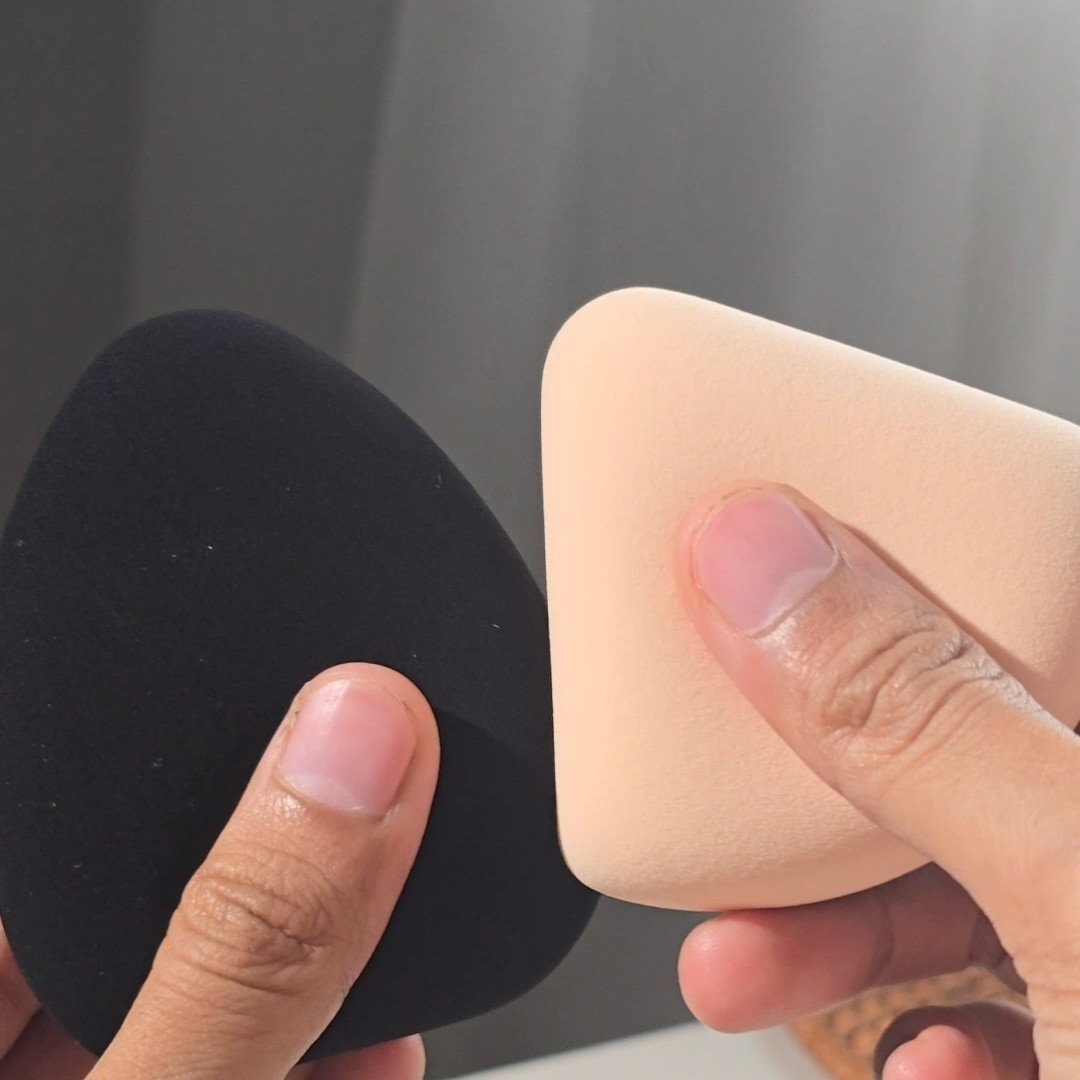 Pillow Triangle Sponge imgfdn-f5bb12ae-f046-4e2b-a7b8-02c8fc2e4367