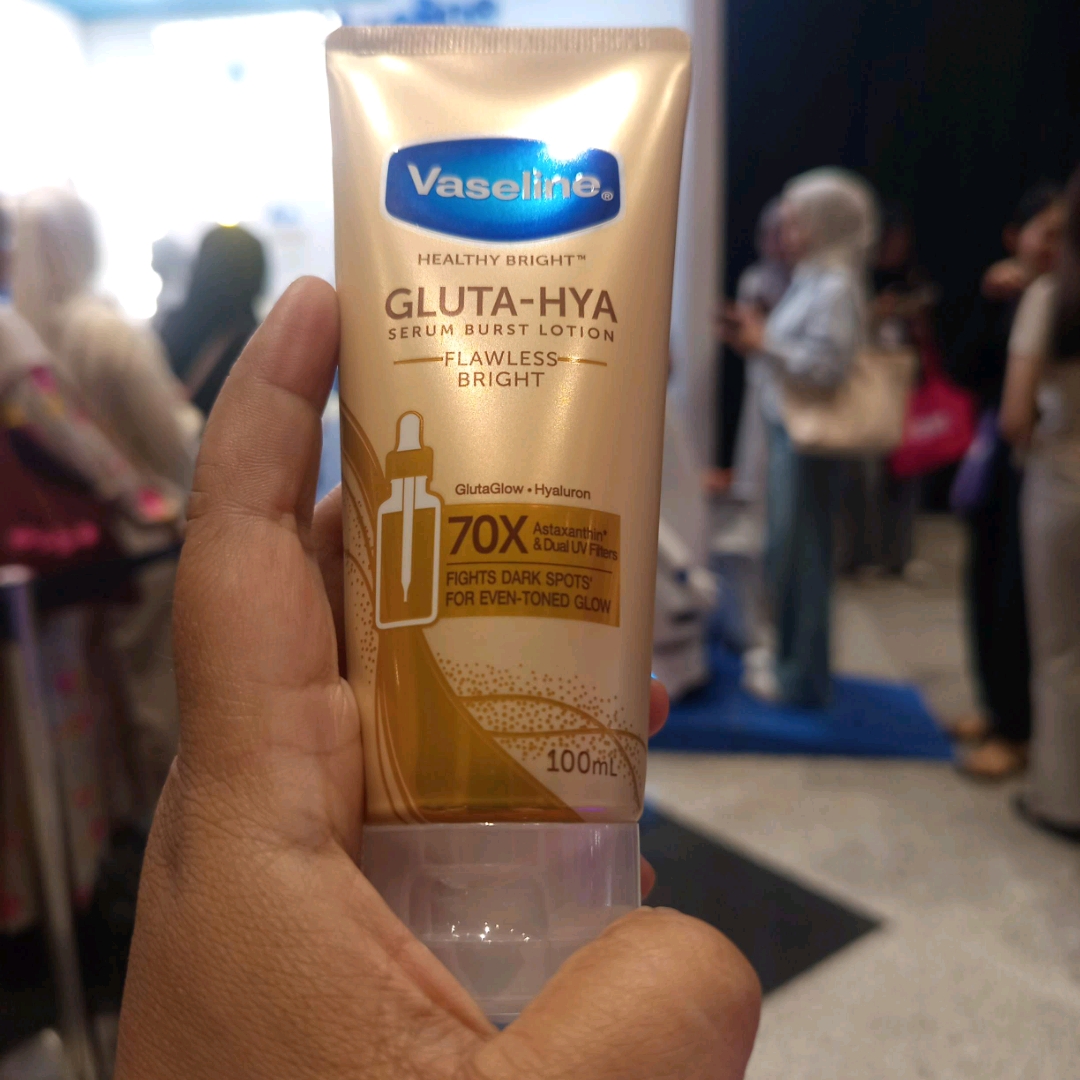 Healthy Bright Gluta-Hya Serum Burst Lotion - SPF 50 PA+++ Luminous Defense imgfdn-86590ec8-4d82-46c4-9edd-7f92b4575662