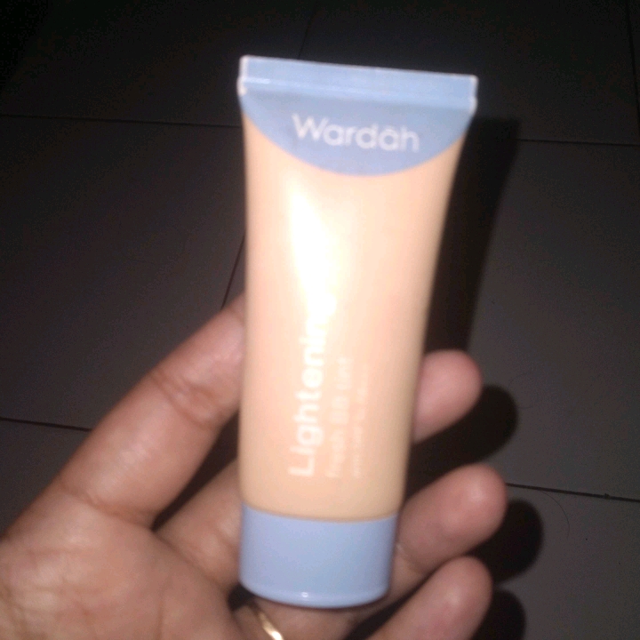 Lightening Fresh BB Tint - 03 Warm Ivory imgfdn-59218b05-b4ae-450a-9784-999a7d434856