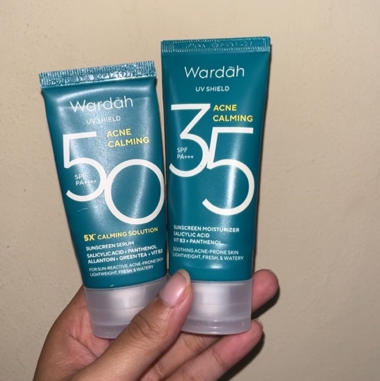 UV Shield Acne Calming Sunscreen Serum SPF 50 PA++++ imgfdn-b61fbc04-6507-427c-a680-653c1a915f5c