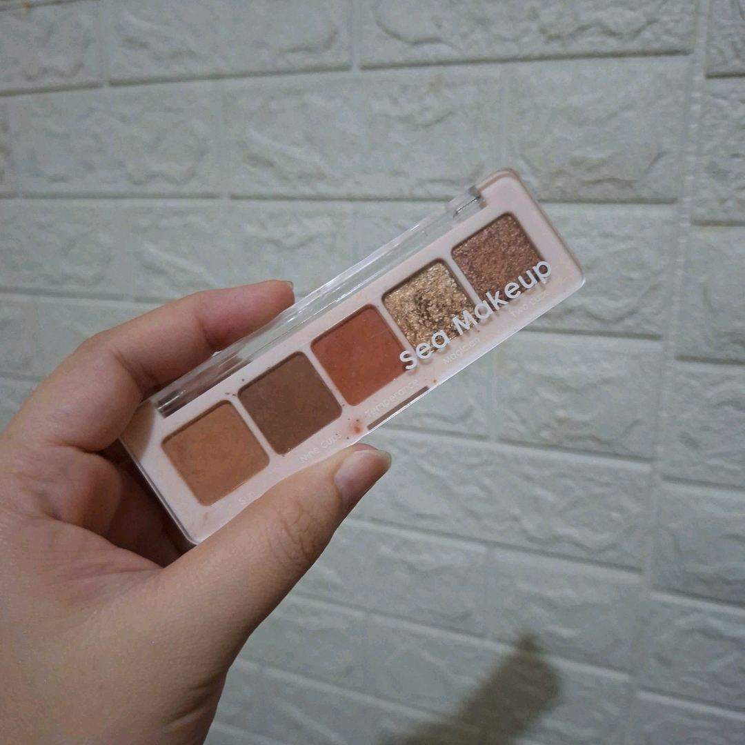 Day to Glam Eyeshadow Palette - Elements imgfdn-7a4d5ce8-f174-43c3-a9cd-bd87ed649ea4