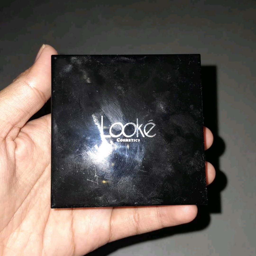Holy Perfecting Pressed Powder - Aurora imgfdn-f9bec49b-7281-4bfc-b246-54698709b0c8