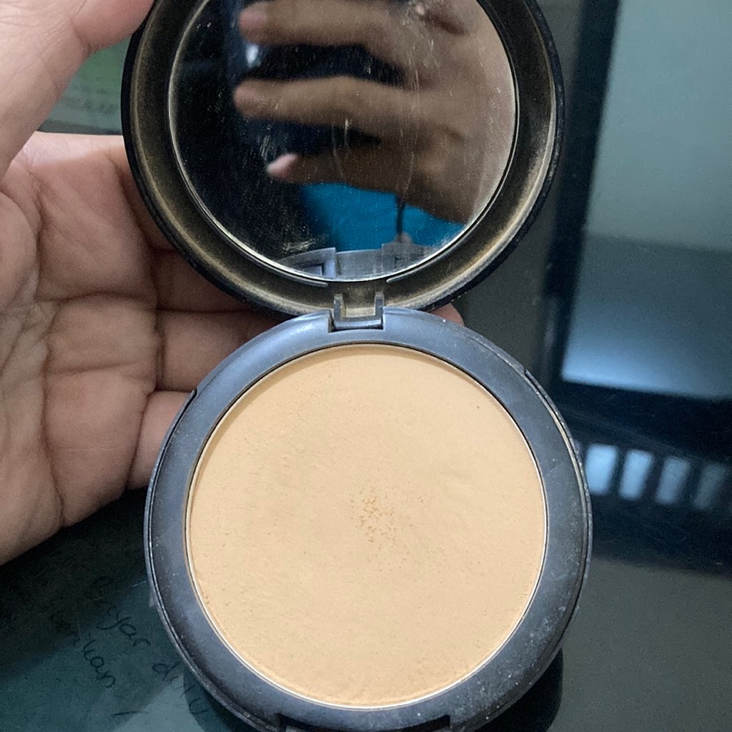 Powerstay 24H Matte Powder Foundation - N40 Sand - Reformulation in October 2023 imgfdn-b3da1549-9ee9-479a-ab7d-5e209e864e37