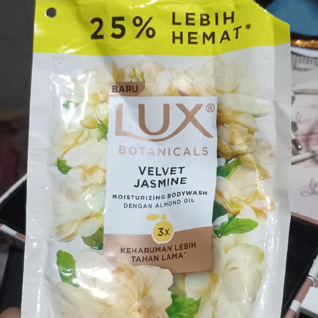 Botanicals Smooth Skin Body Wash - Velvet Jasmine imgfdn-486e10f8-4756-461b-a3ec-c0cabeaf8fa5