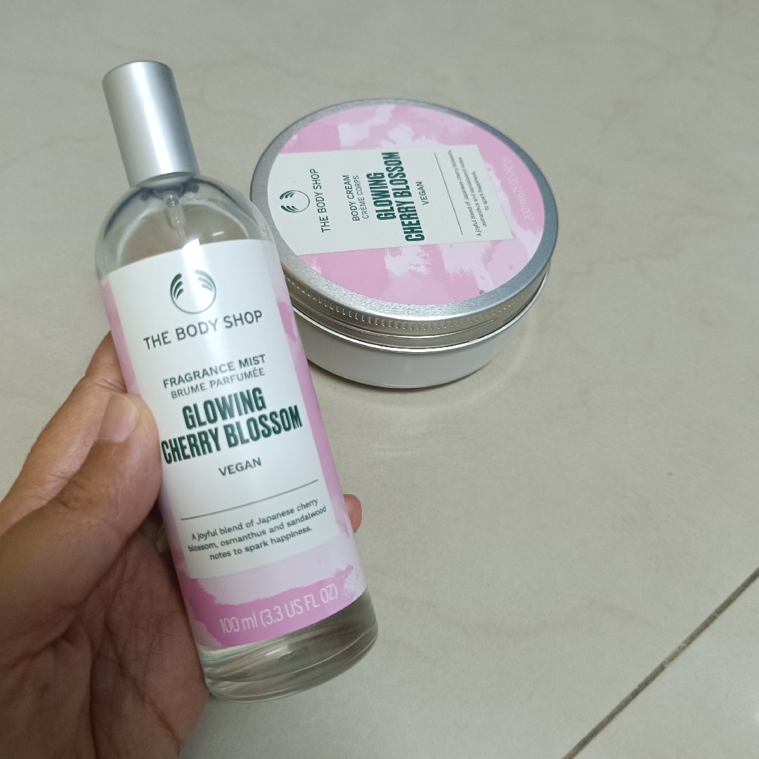 Glowing Cherry Blossom Body Mist Fragrance imgfdn-ee77a0ec-0c04-48c1-8058-ee893a883cef