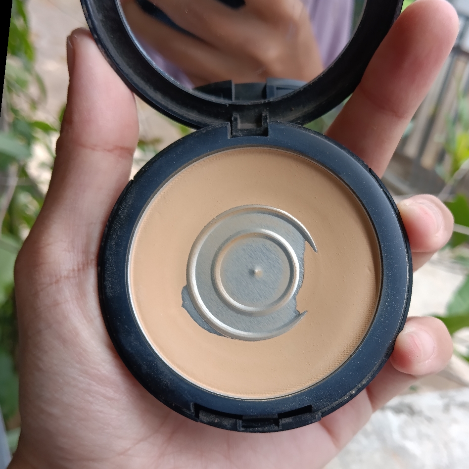 Powerstay 24H Matte Powder Foundation - W33 Honey Beige - Reformulation in October 2023 imgfdn-70314222-0081-4efc-878c-01941695006a