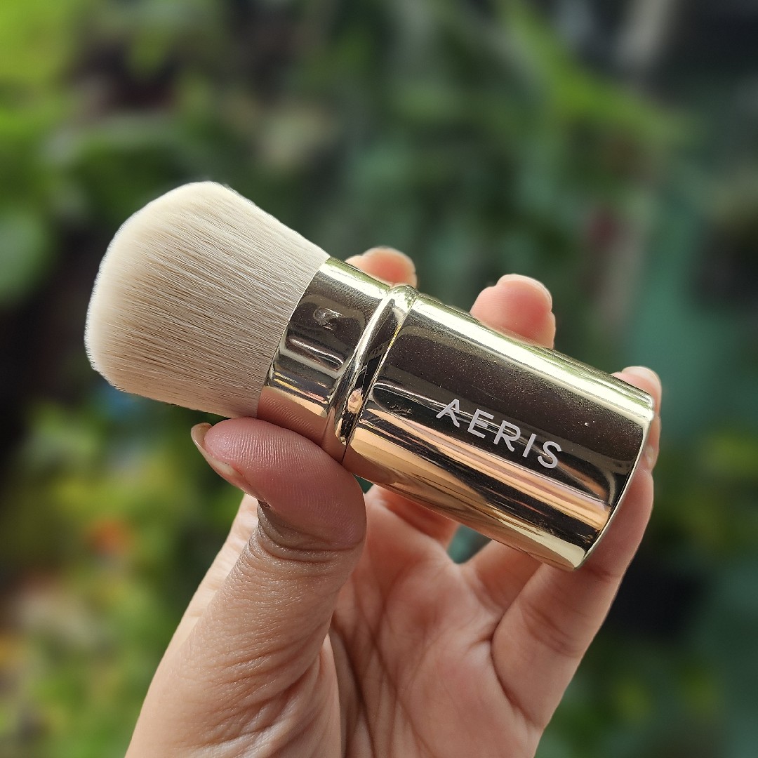 The Signature Retractable Brushes - Kabuki imgfdn-b034c4e1-c806-450e-adc9-d0daf5e64d0e
