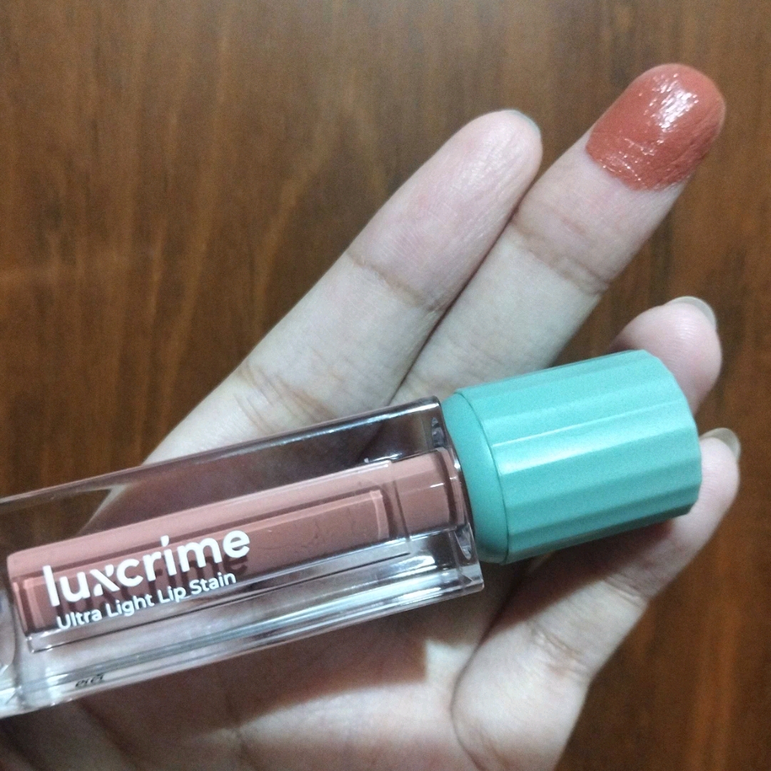 Ultra Light Lip Stain - Chiffon imgfdn-fdbde360-c08e-4ffb-a70d-e1953d58eb56