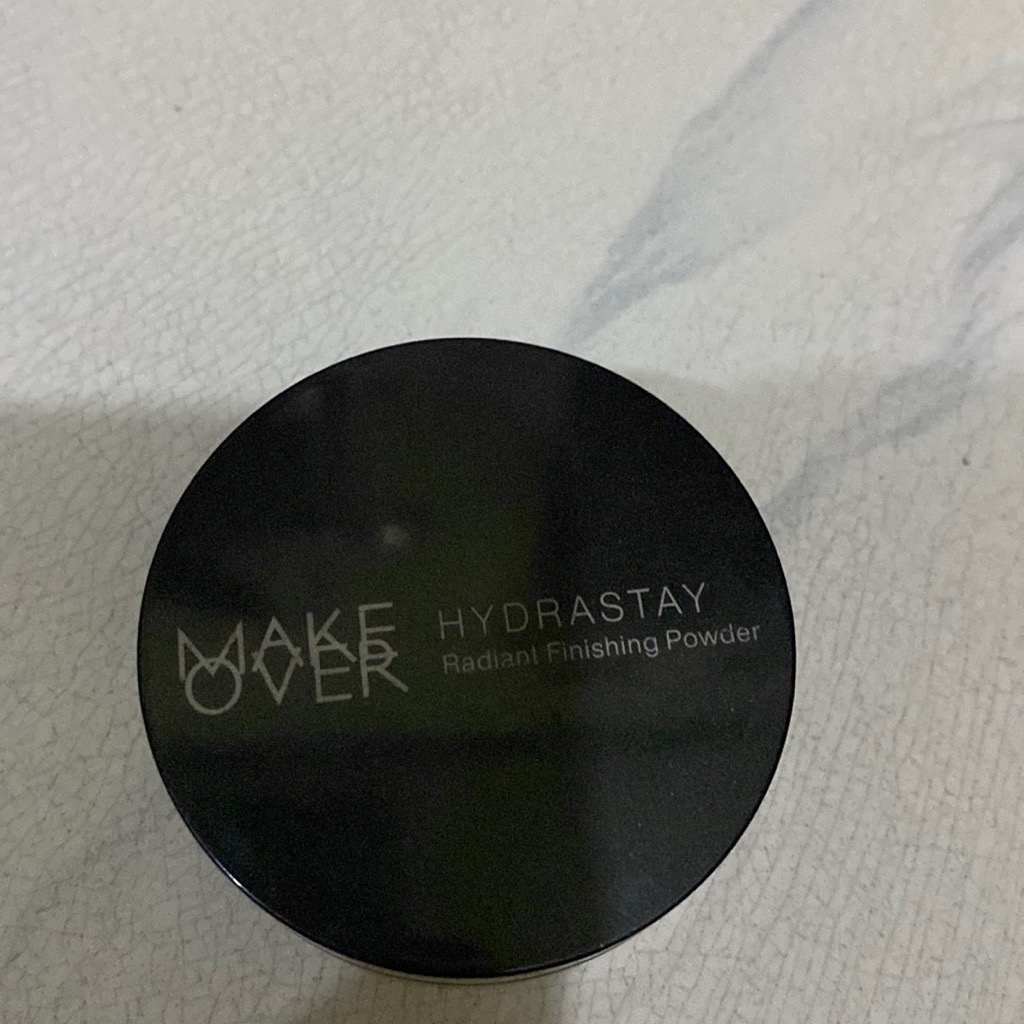 Silky Smooth Translucent Powder - 01 Porcelain imgfdn-6f8f2d19-696d-4b6b-88a1-300987a74353