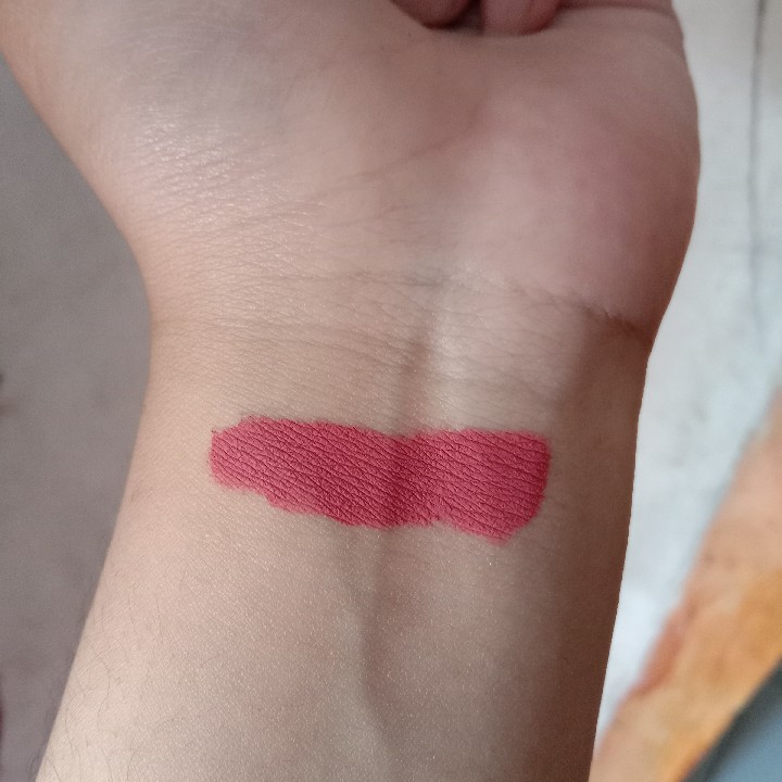 Urban Lip Cream Matte - 06 Lumiere imgfdn-c6ddf063-86a2-4fa8-b3b2-9e72efcc7046
