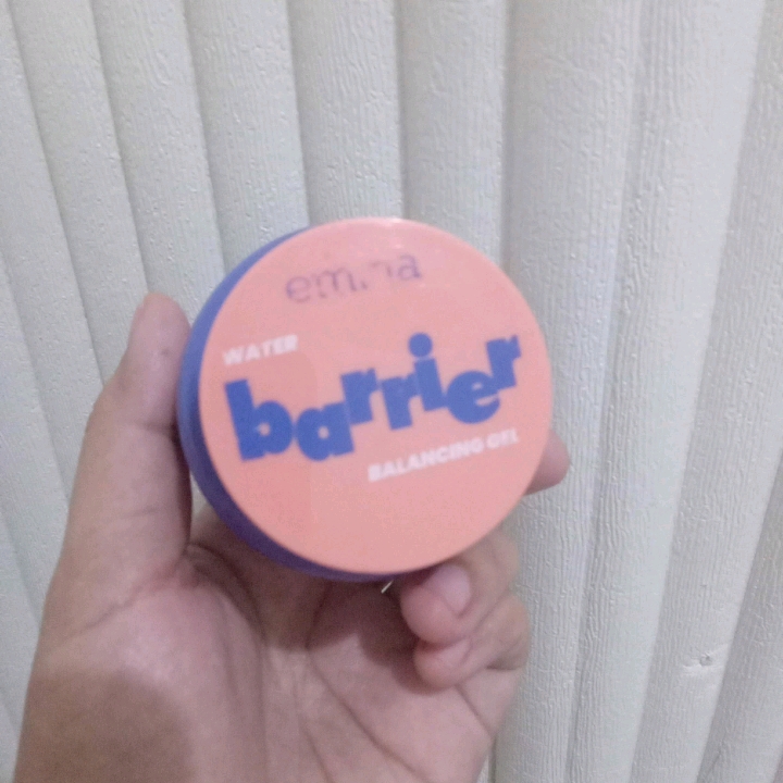 Water Barrier Balancing Gel Moisturizer imgfdn-92182263-2a76-4f18-88f8-12f95abfb0b0