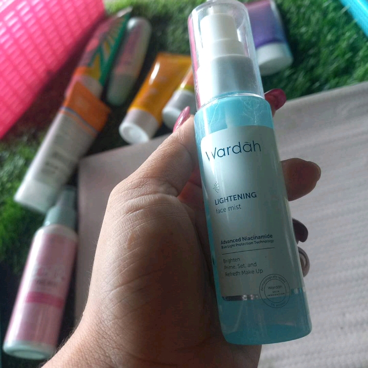 Lightening Face Mist imgfdn-2f1db5d7-c40e-4550-98ad-b48a58f984d1