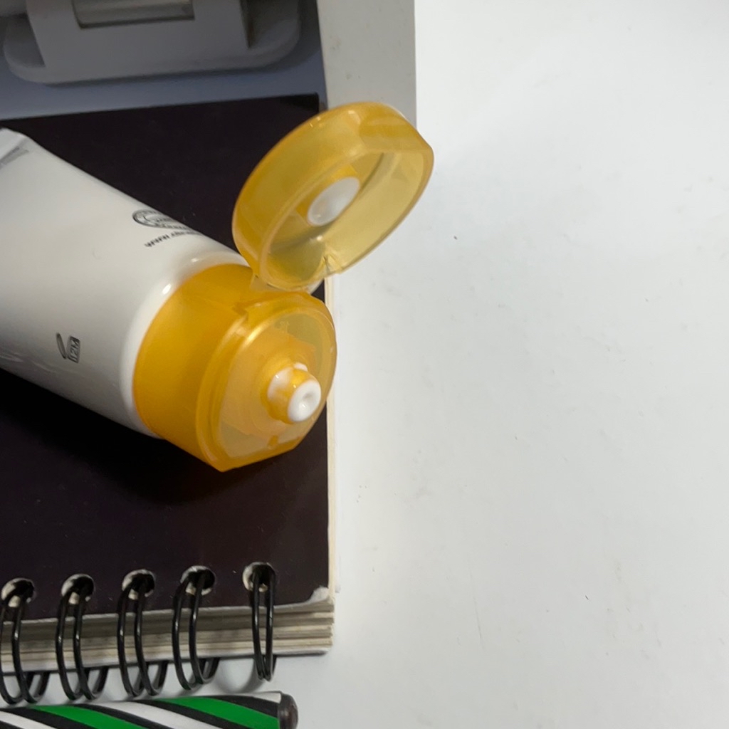 UV Defense SPF50 PA+++ imgfdn-97627d59-2669-4d08-93ba-9ccea91aebe3