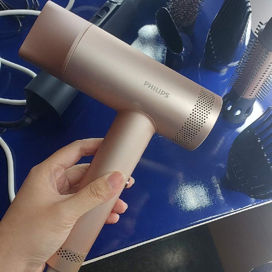 Hair Dryer 8000 Series BHD837/00 imgfdn-ff959afd-acd1-4f31-ba62-3435844adb82