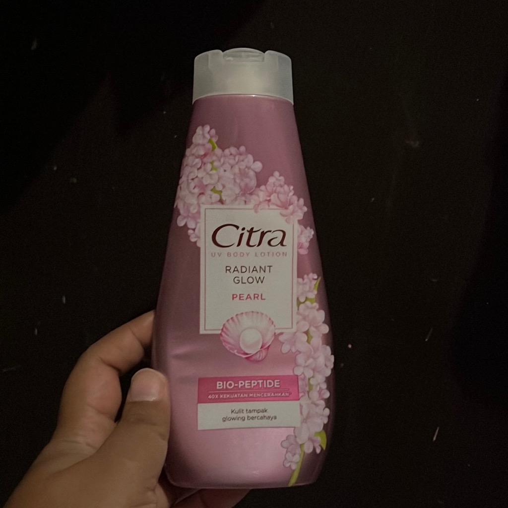 UV Body Lotion Bio-Peptide - Pearl Radiant Glow imgfdn-a6219f3a-c672-4367-a6f3-49e934459bc3