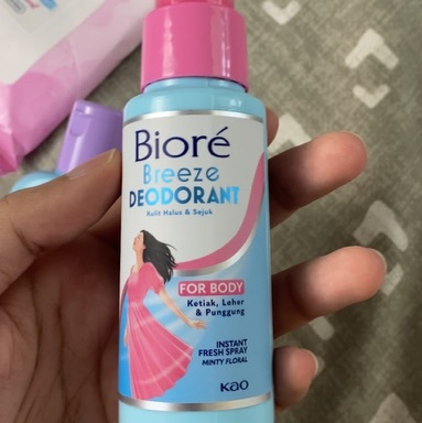 Breeze Deodorant Instant Fresh Spray - Minty Floral imgfdn-5c861bc4-cb57-45bc-b5e8-ef73a64e3f5d