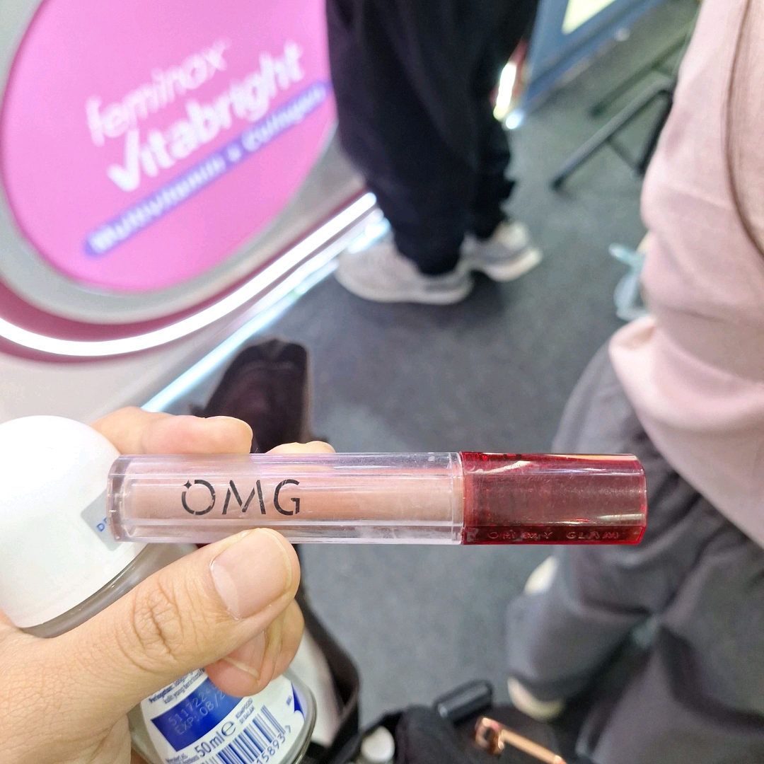 Oh My Glam Mattelast Lip Cream - 22 Crushed imgfdn-4fc59012-8ac6-4f6f-8ee3-0b6e299a7db3
