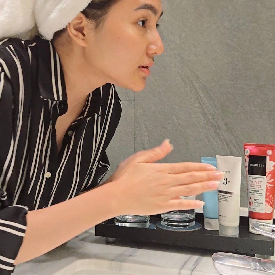 Fragrance Brightening Body Serum - Velvet Rouge imgfdn-70e6404c-9928-4fb7-9524-d0918733efef