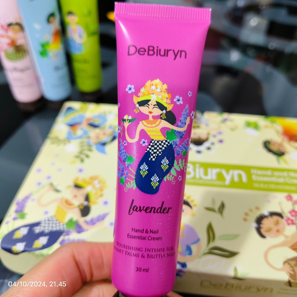 Hand & Nail Essential Cream - Lavender imgfdn-4f4b5178-d8ef-4c60-a8b6-8408a1bf40a5
