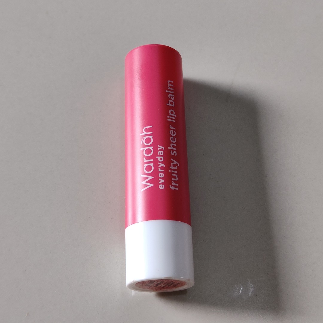 Everyday Fruity Sheer Lip Balm - Strawberry imgfdn-39fbba2f-00c2-4667-9123-e7bb71d6418e