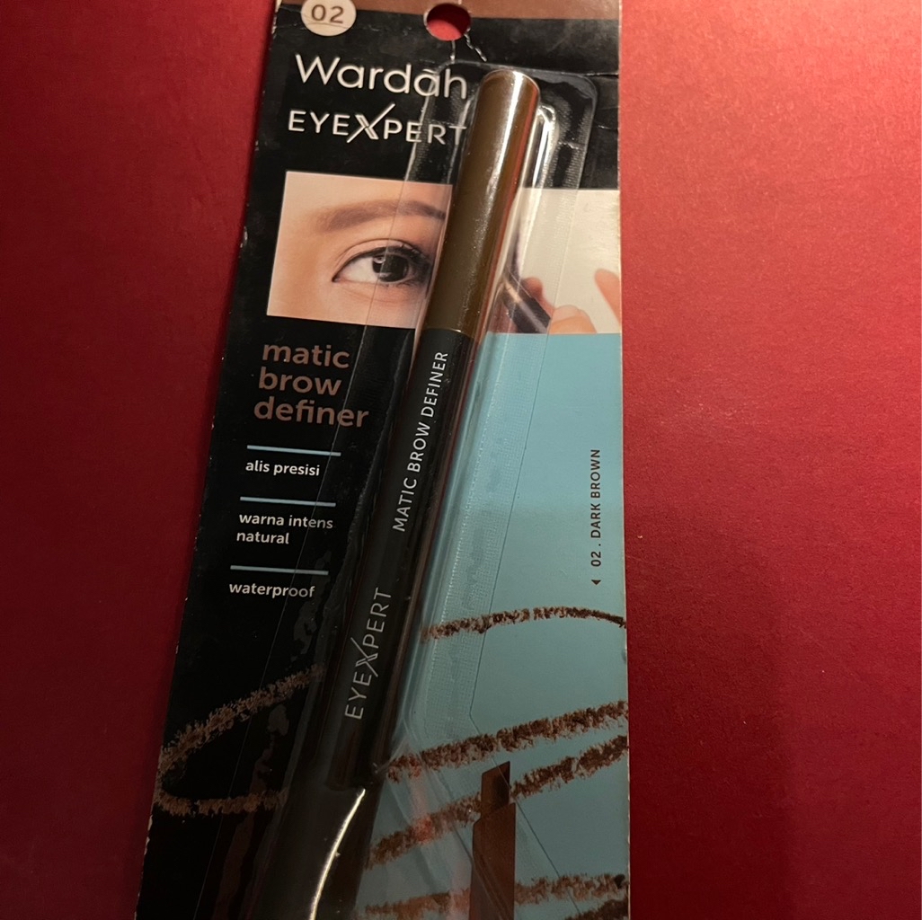 EyeXpert Matic Brow Definer - 01 Light Brown imgfdn-2d5589cf-b470-4190-adde-0adbc3d988a3