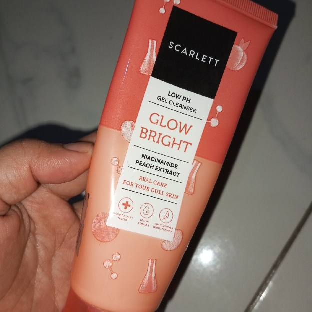 Low pH Glow Bright Gel Cleanser imgfdn-e1a73df8-350c-47d9-8c06-a1e55dcb9ce5