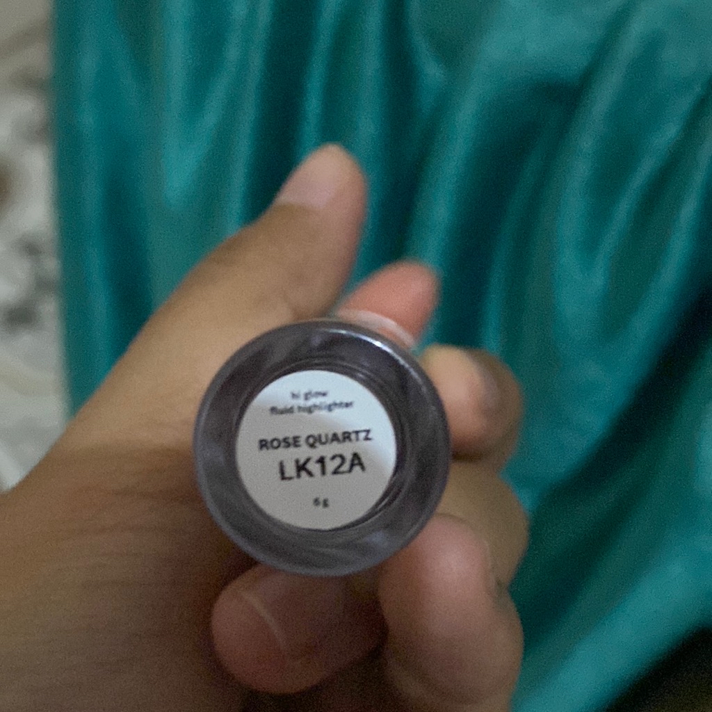 Hi Glow Fluid Highlighter - Rose Quarts imgfdn-17101ebc-ede3-4e50-a0f1-32ed77a5a198