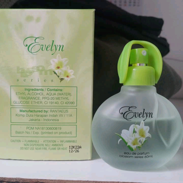 Blossom Parfum - Green imgfdn-1c2d3198-63fe-4f8b-b941-17c030acabc1