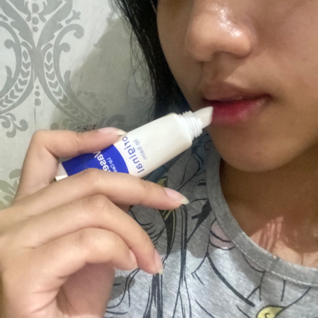 Lip Therapy Tube - Original imgfdn-38577c45-6148-4b41-ab94-bbfb9bc2283a