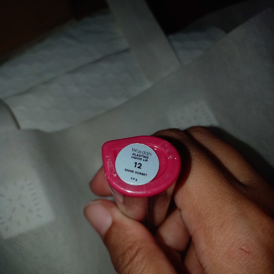 Glasting Liquid Lip - 12 Shine Sorbet imgfdn-62aee7be-b910-480c-be2c-c9197106f924