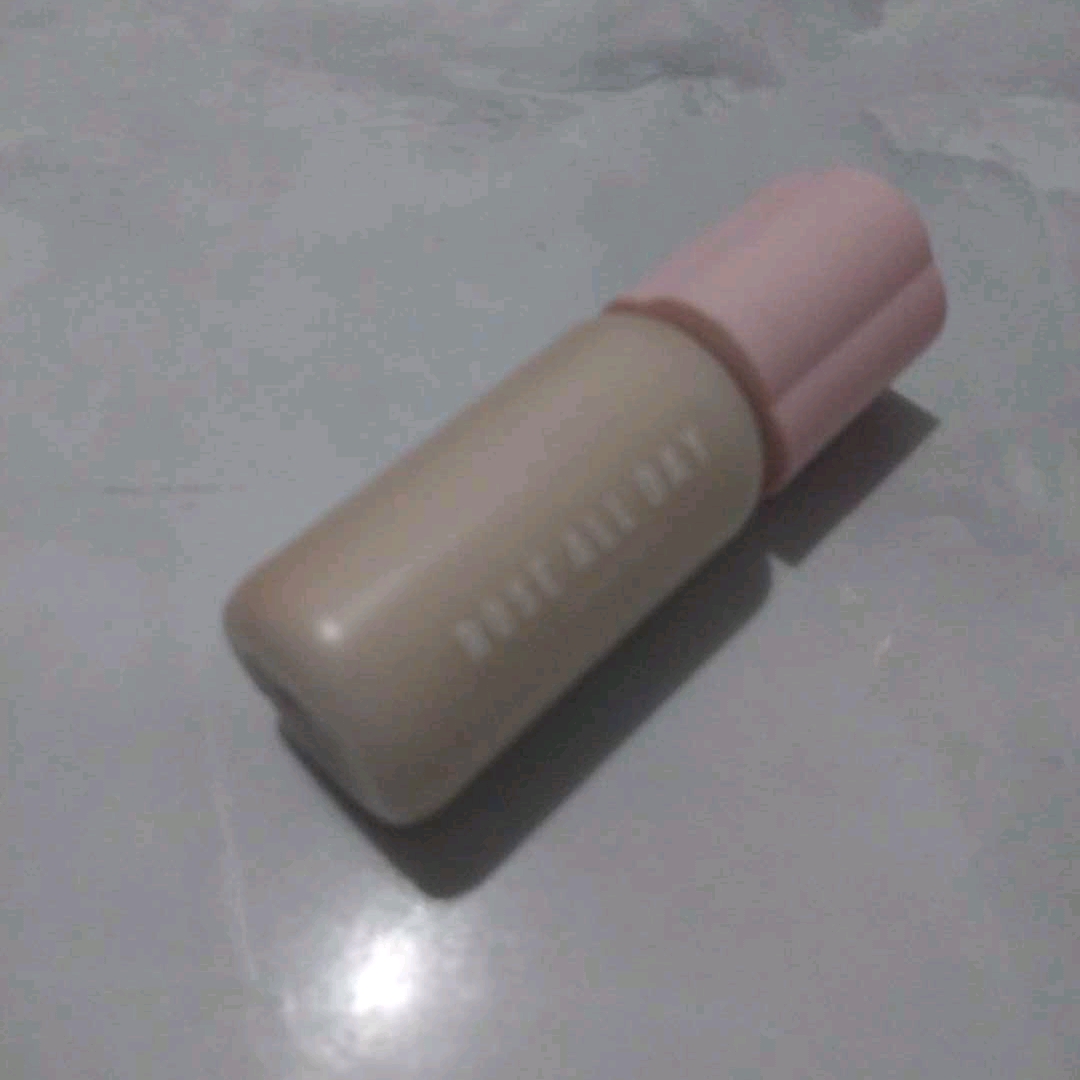 The Realest Lightweight Skin Tint - Honey imgfdn-fb1d756d-12cb-402c-8ca6-5c92ef613cf3