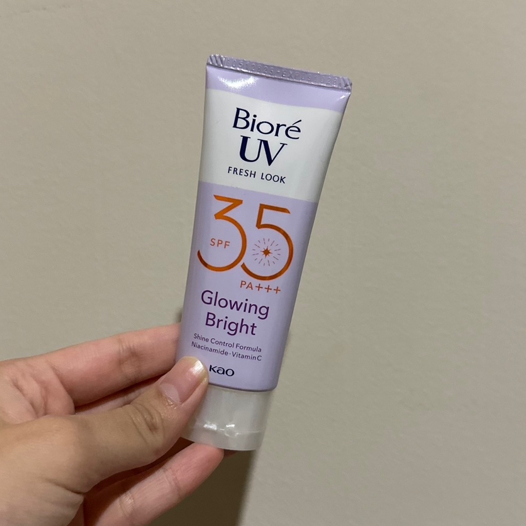 UV Fresh Look Glowing Bright SPF35 imgfdn-ee8f302a-e675-44d1-b41d-2b7f6f5da502