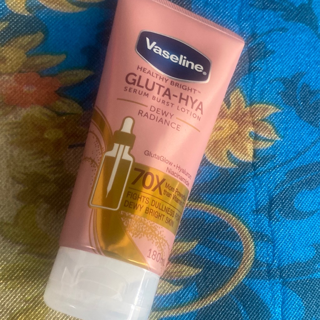 Healthy Bright Gluta-Hya Serum Burst Lotion - Dewy Radiance imgfdn-517a6967-96e6-45a1-beea-da43b1e8c05b