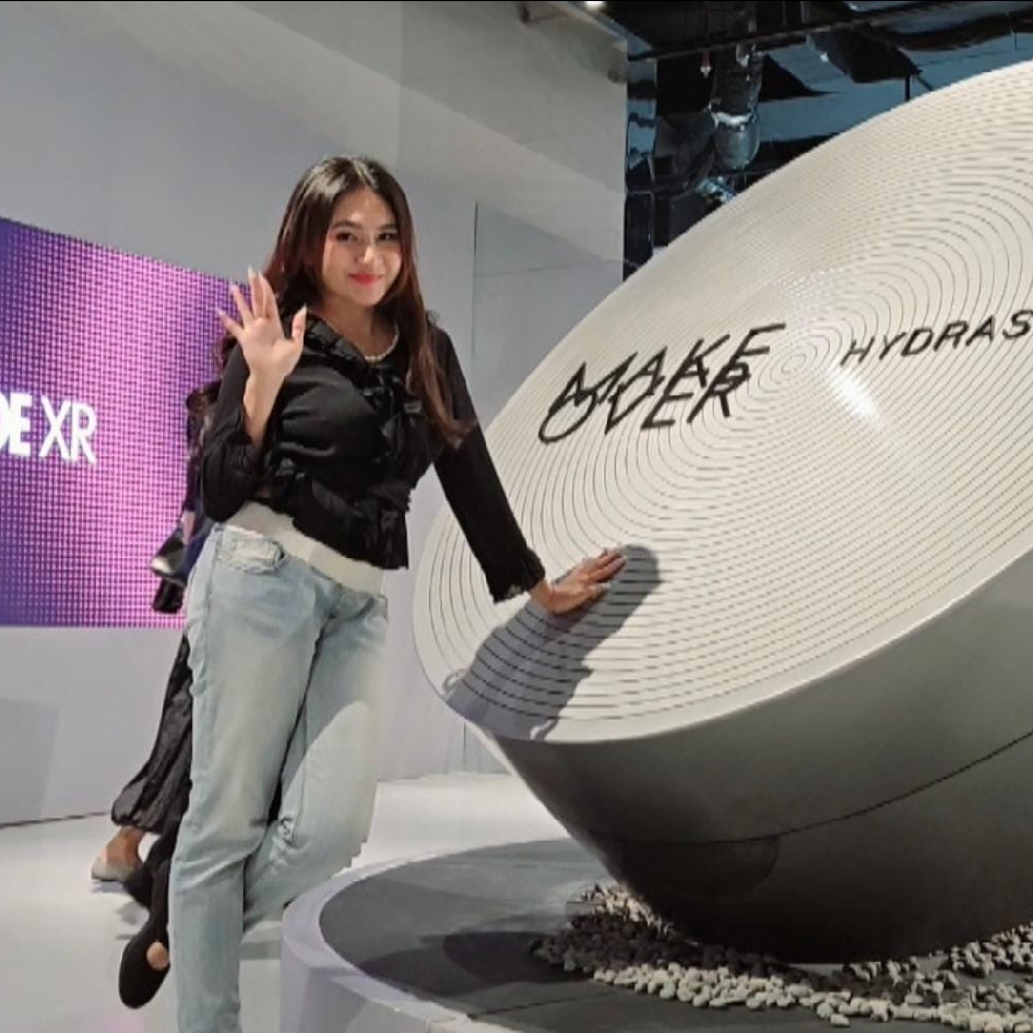 Hydrastay Prismatic Glow Cushion - N30 Natural Beige imgfdn-67c97e47-6156-4f1d-b9f5-1b0fee274fa4