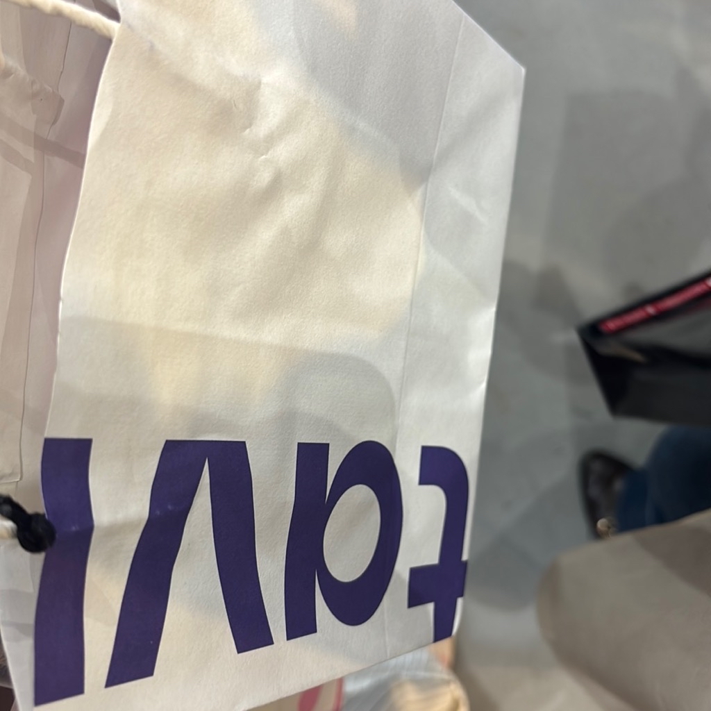 Gel to Oil Staining Lip Glide - 05 Hibiscus imgfdn-28aaa27b-d3b0-4f9c-aec6-61975682efe3