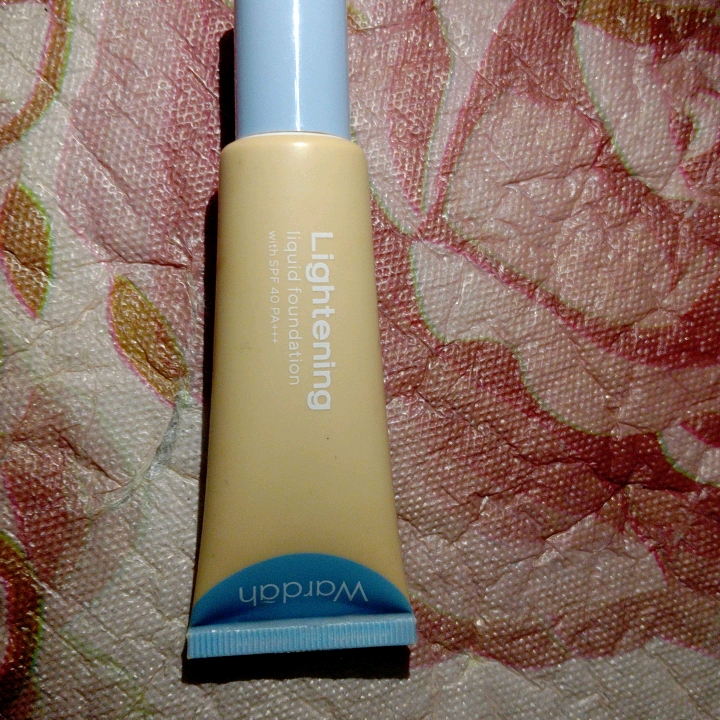 Lightening Fresh BB Tint - 03 Warm Ivory imgfdn-ad433905-8b51-4513-824d-00b7365ad22d