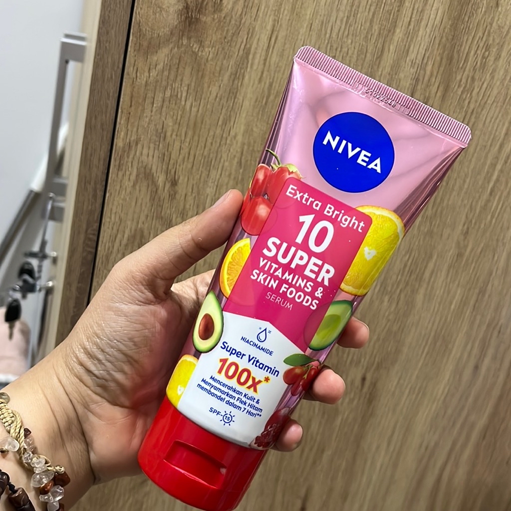 Extra Bright Body Serum 10 Super Vitamin & Skin Food imgfdn-41df7932-1130-4844-91fb-15f094a990cc