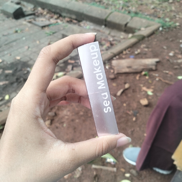 Gleam Luster Tinted Lip Balm - Avery imgfdn-5577d66c-3c1e-4f0e-9e1d-b6a42f50ddfd