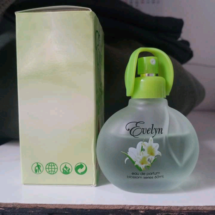 Blossom Parfum - Green imgfdn-87ac86af-0c65-4ba8-b7de-dc8a2f64fe47