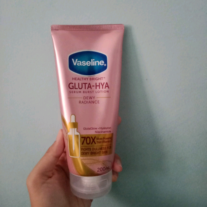 Healthy Bright Gluta-Hya Serum Burst Lotion - Dewy Radiance imgfdn-47403fa7-8563-4ee8-8be0-4aca15fc05b8