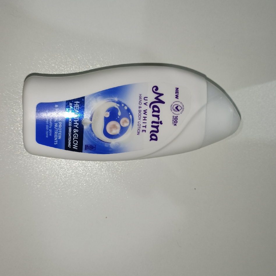 UV White Healthy & Glow Lotion imgfdn-b87386cf-a3b7-49af-9421-1c993e47f77f