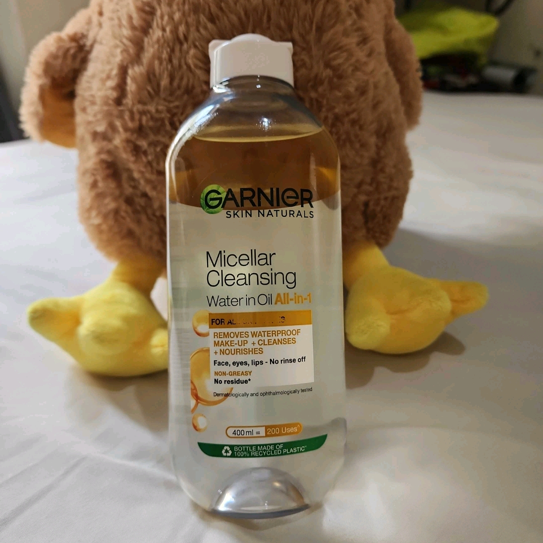 Micellar Oil-Infused Cleansing Water imgfdn-14e98484-b48d-4566-b6eb-0783eb187734